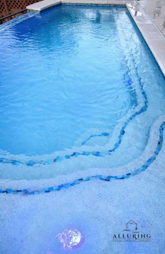 Alluring Pools - Free form pool
